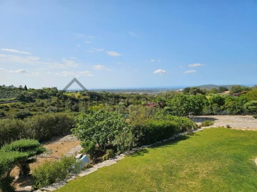 Moradia T4 para Venda em Loule (São Sebastião)