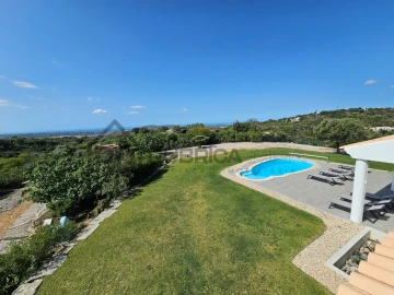 Moradia T4 para Venda em Loule (São Sebastião)