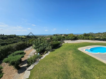 Moradia T4 para Venda em Loule (São Sebastião)