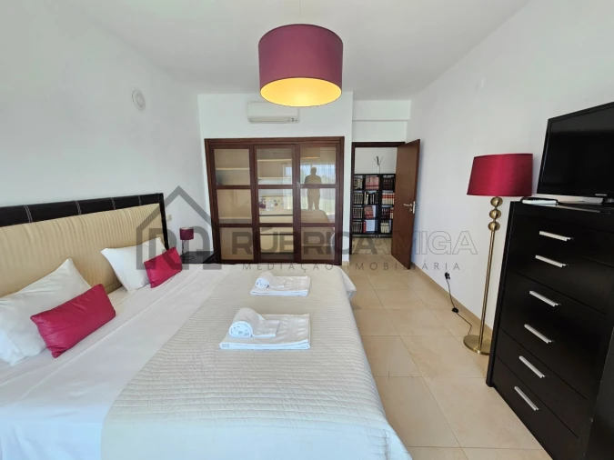 Moradia T4 para Venda em Loule (São Sebastião) Foto 22