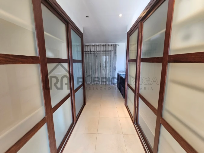 Moradia T4 para Venda em Loule (São Sebastião) Foto 29