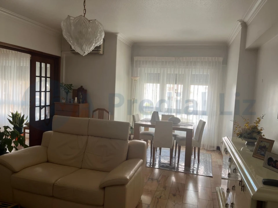 Apartamento T2 para Venda em São Domingos de Benfica Foto 1