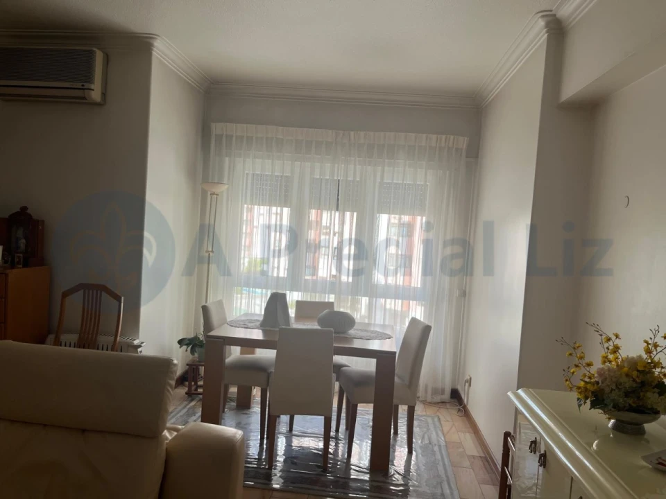 Apartamento T2 para Venda em São Domingos de Benfica Foto 4