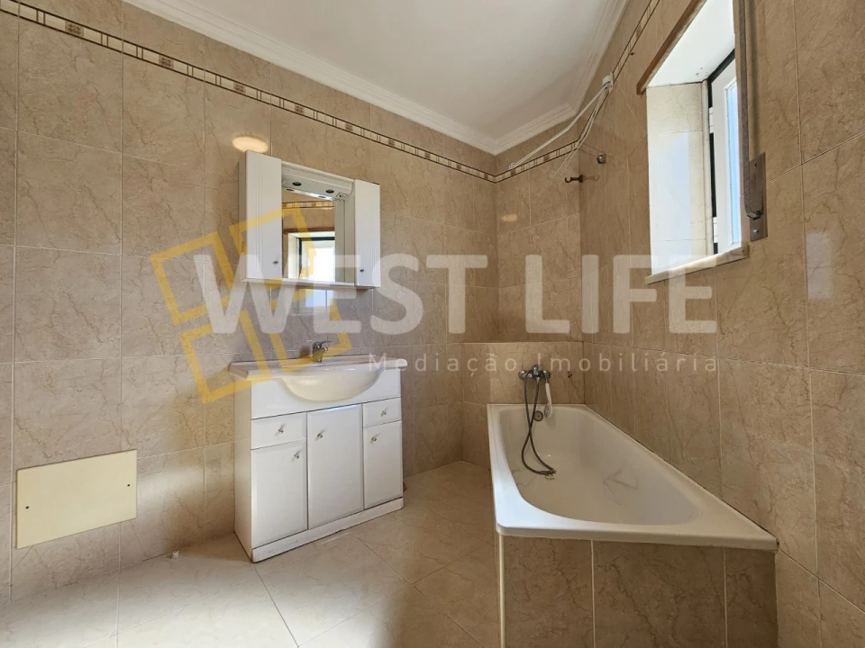 Apartamento T2 para Venda em Venda do Pinheiro e Santo Estêvão das Galés Foto 13