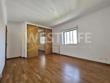 Apartamento T2 para Venda em Venda do Pinheiro e Santo Estêvão das Galés