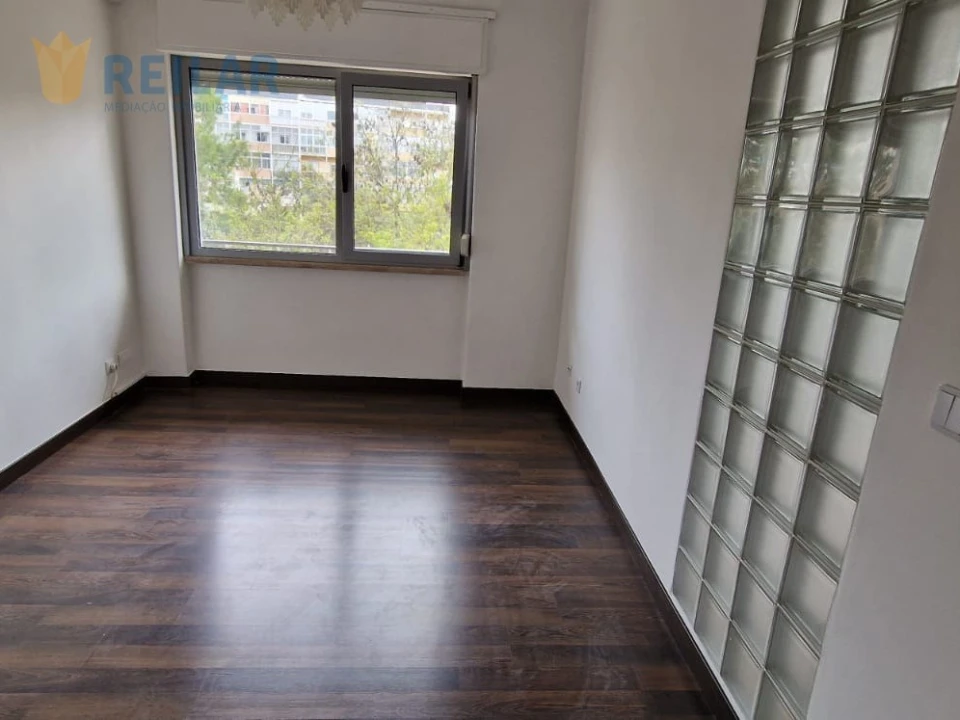 Apartamento T2 para Arrendamento em Parque das Nações Foto 9