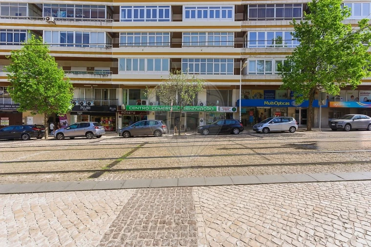 Apartamento T3 para Venda em Almada, Cova da Piedade, Pragal e Cacilhas Foto 2