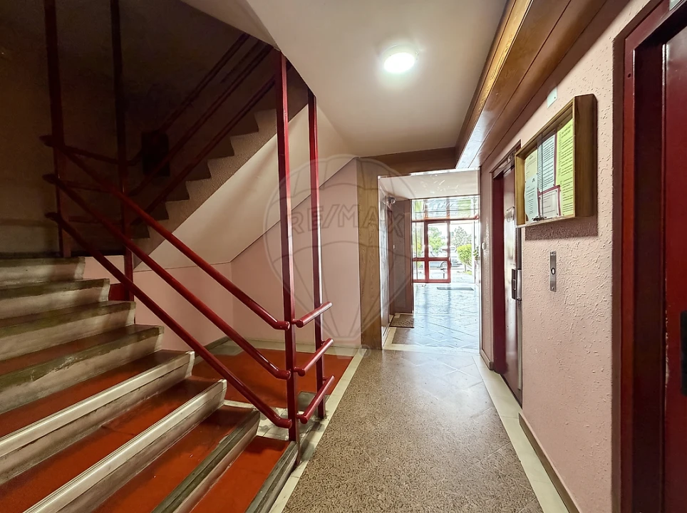 Apartamento T2 para Venda em Algueirão-Mem Martins Foto 6