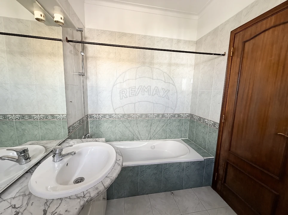 Apartamento T3 para Arrendamento em Carregado e Cadafais Foto 23