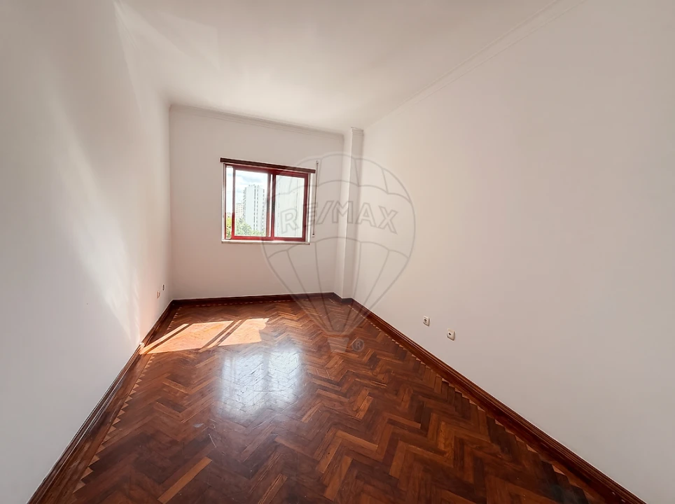 Apartamento T3 para Arrendamento em Carregado e Cadafais Foto 1