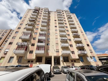 Apartamento T3 para Arrendamento em Carregado e Cadafais