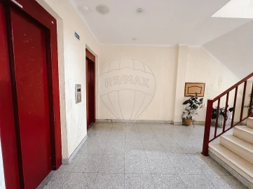 Apartamento T3 para Arrendamento em Carregado e Cadafais