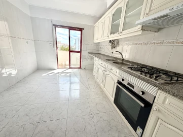 Apartamento T3 para Arrendamento em Carregado e Cadafais