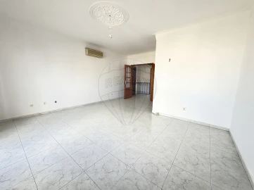 Apartamento T3 para Arrendamento em Carregado e Cadafais