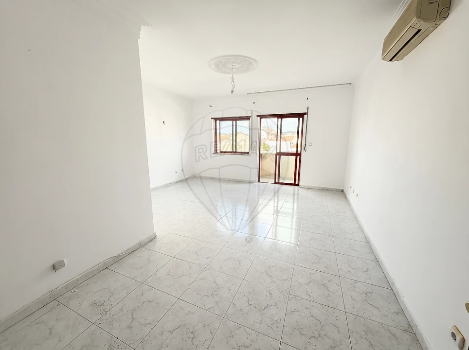 Apartamento T3 para Arrendamento em Carregado e Cadafais Foto 15