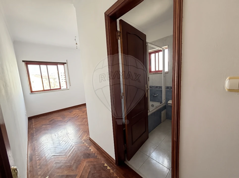 Apartamento T3 para Arrendamento em Carregado e Cadafais Foto 22