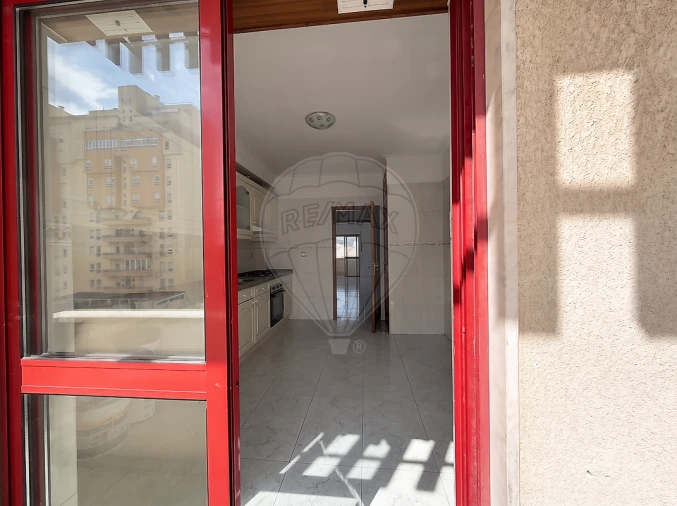 Apartamento T3 para Arrendamento em Carregado e Cadafais Foto 9