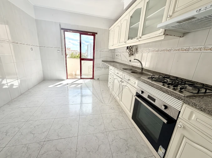 Apartamento T3 para Arrendamento em Carregado e Cadafais Foto 18