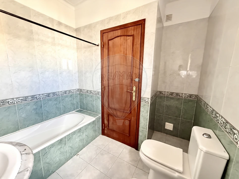 Apartamento T3 para Arrendamento em Carregado e Cadafais Foto 20