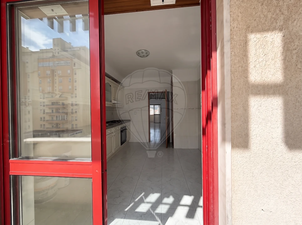 Apartamento T3 para Arrendamento em Carregado e Cadafais Foto 9