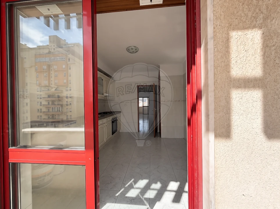 Apartamento T3 para Arrendamento em Carregado e Cadafais Foto 7