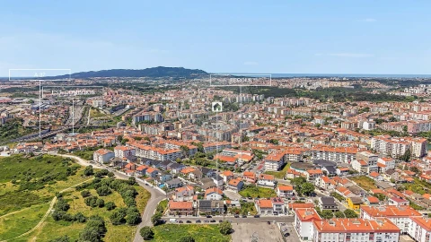 Moradia T5 para Venda em Agualva e Mira-Sintra
