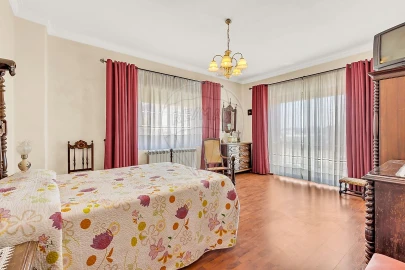 Moradia T5 para Venda em Agualva e Mira-Sintra