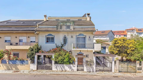 Moradia T5 para Venda em Agualva e Mira-Sintra