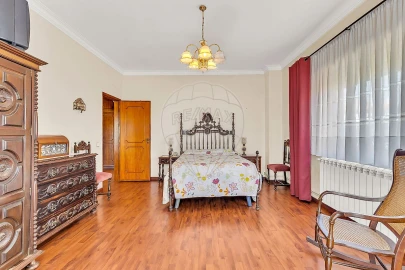 Moradia T5 para Venda em Agualva e Mira-Sintra