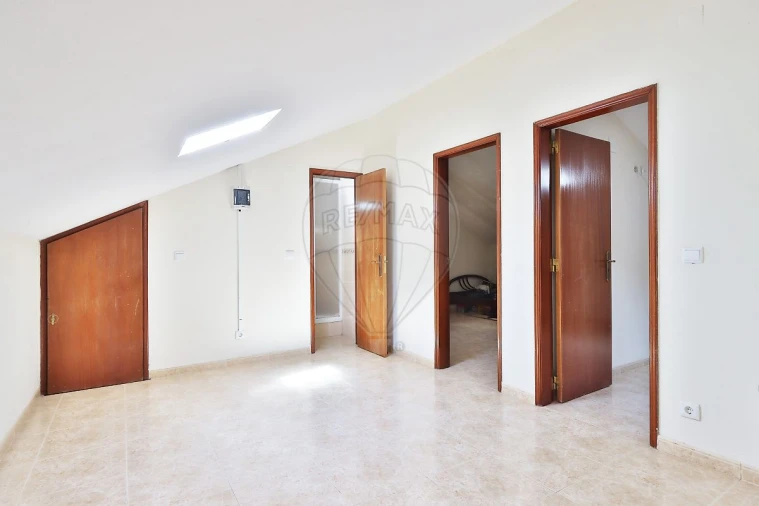 Apartamento T2 para Venda em Vialonga Foto 5