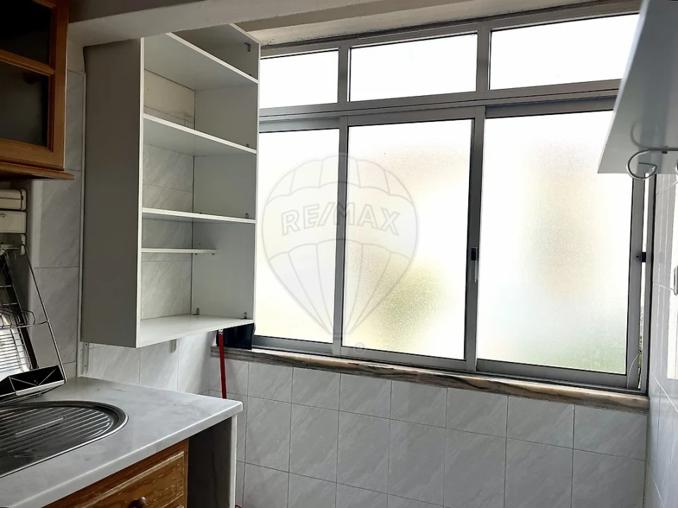 Apartamento T2 para Venda em Rio de Mouro Foto 6