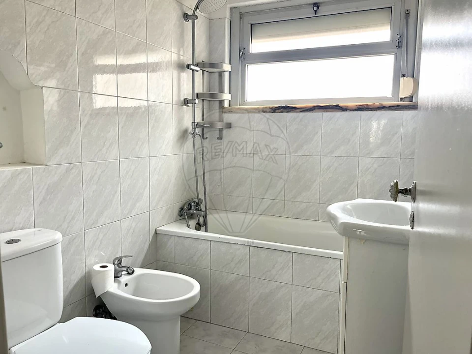 Apartamento T2 para Venda em Rio de Mouro Foto 23