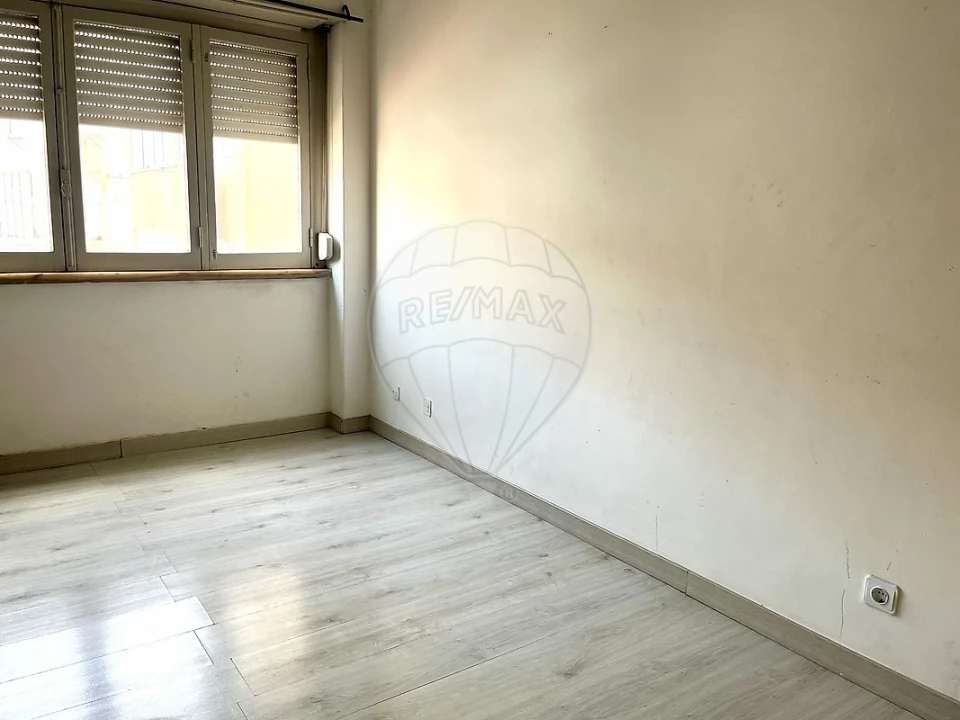 Apartamento T2 para Venda em Rio de Mouro Foto 12