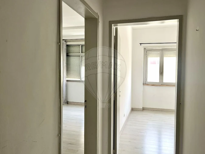 Apartamento T2 para Venda em Rio de Mouro Foto 5