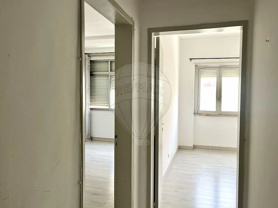 Apartamento T2 para Venda em Rio de Mouro Foto 5