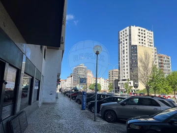 Loja para Venda em Areeiro