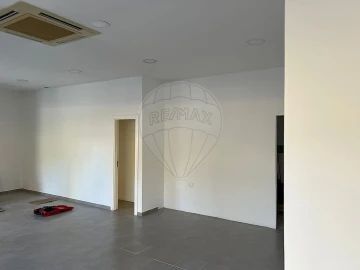 Loja para Venda em Areeiro