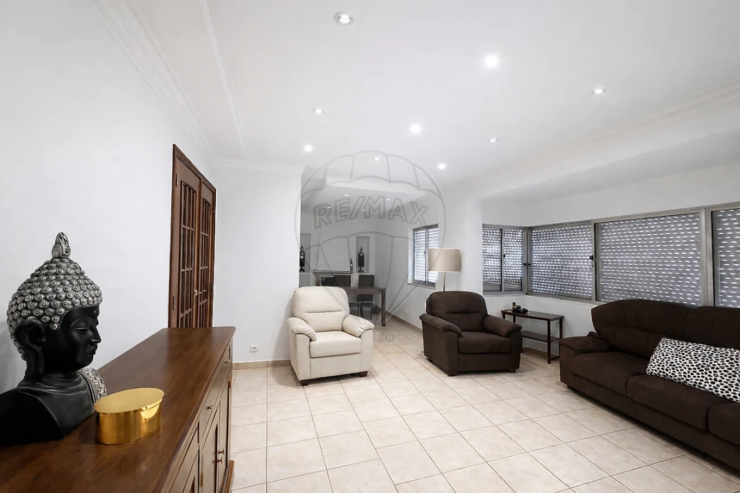 Apartamento T4 para Venda em Odivelas Foto 1