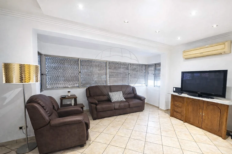 Apartamento T4 para Venda em Odivelas Foto 2