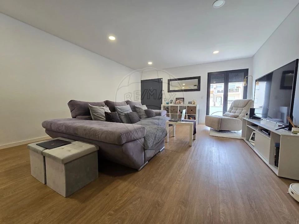 Moradia T2 para Venda em Oiã Foto 9