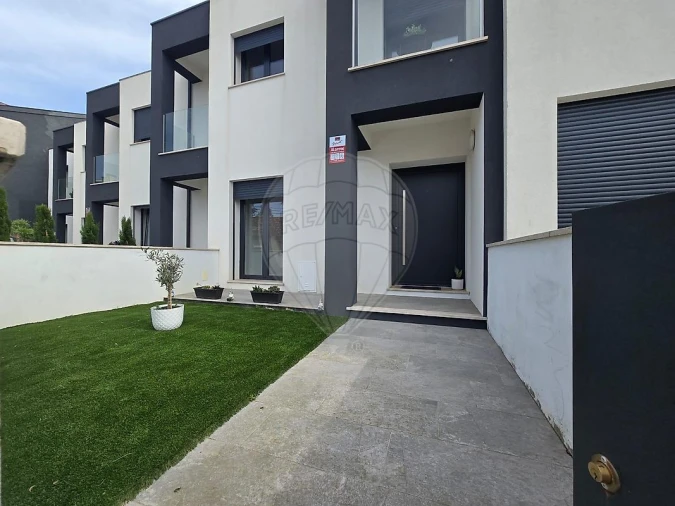 Moradia T2 para Venda em Oiã Foto 7