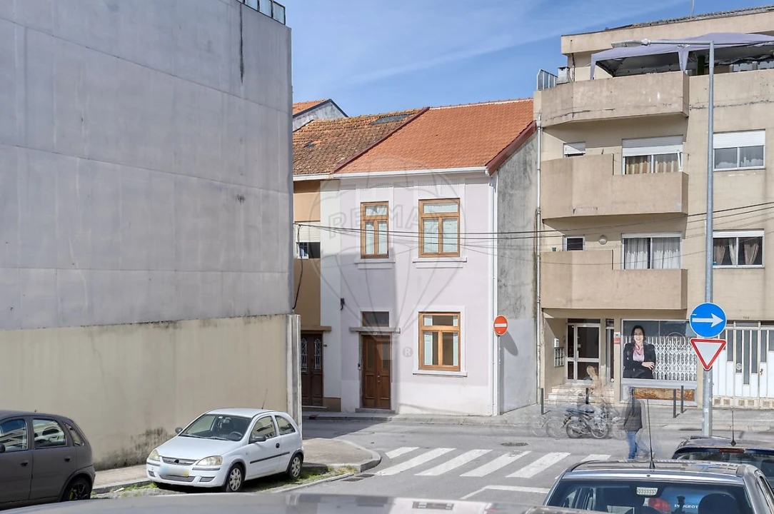 Apartamento T1 para Arrendamento em Paranhos Foto 15