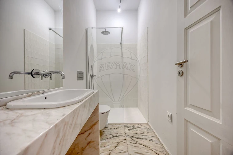 Apartamento T1 para Arrendamento em Paranhos Foto 8