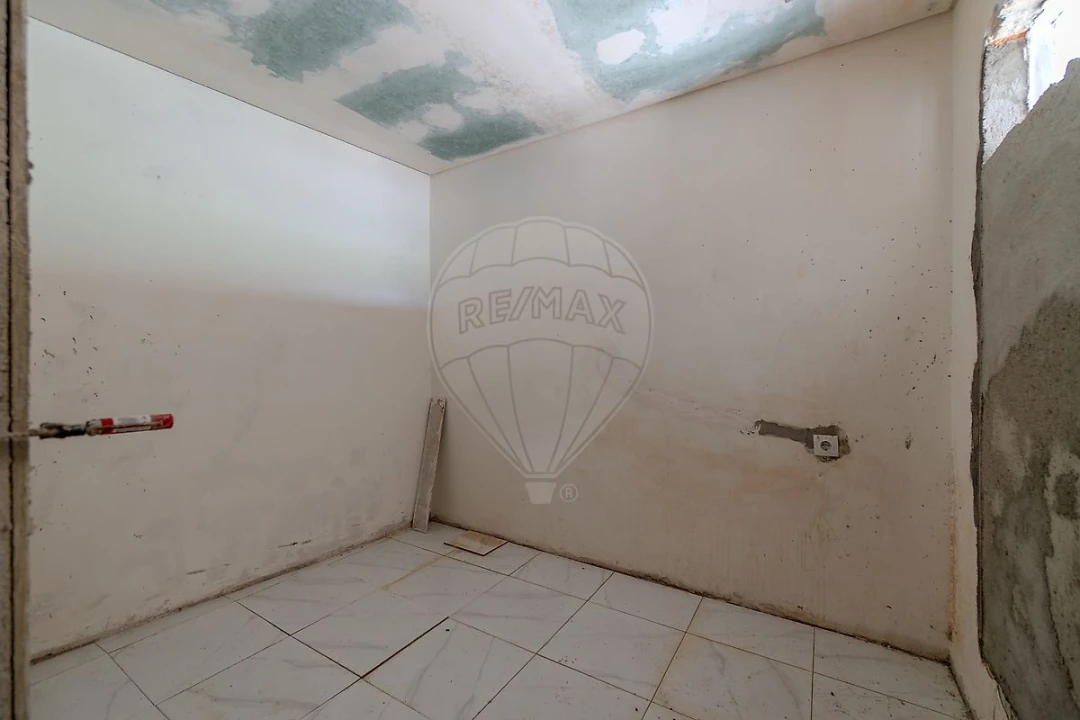 Moradia T2 para Venda em Santo Quintino Foto 5