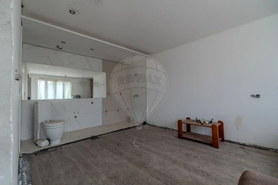 Moradia T2 para Venda em Santo Quintino