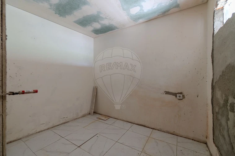 Moradia T2 para Venda em Santo Quintino Foto 5