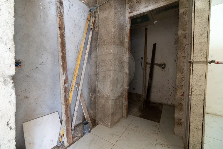 Moradia T2 para Venda em Santo Quintino Foto 6