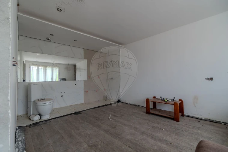 Moradia T2 para Venda em Santo Quintino Foto 9