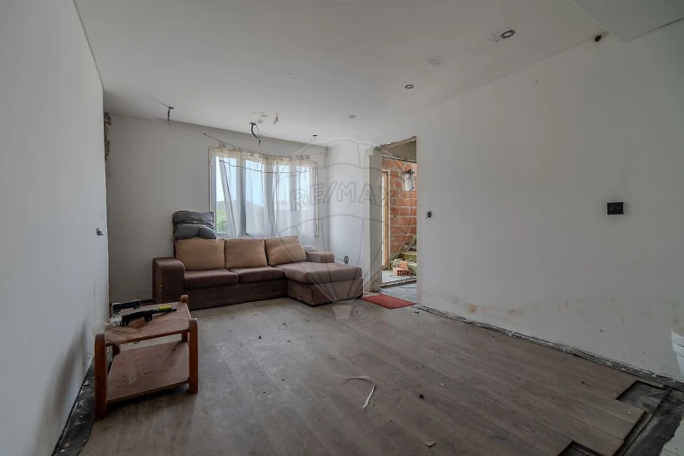 Moradia T2 para Venda em Santo Quintino Foto 8