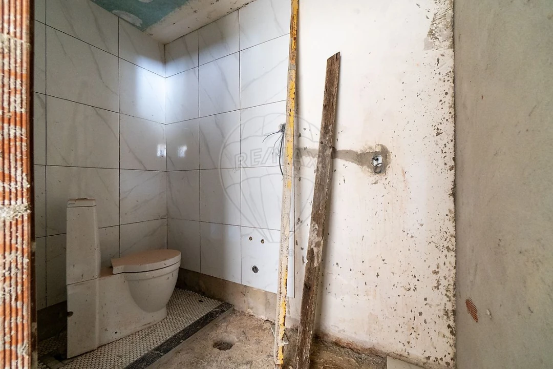 Moradia T2 para Venda em Santo Quintino Foto 4